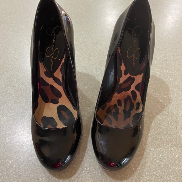 Jessica Simpson shiny black pumps - Picture 4 of 11